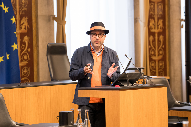Keynote. Futurologe Max Thinius zum Thema „Digital, kommunal, zukunftssicher“
