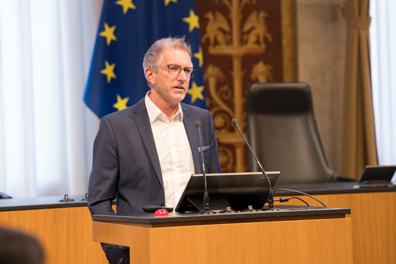 Vortrag: "Digitale Daseinsvorsorge – von der Strategie zur Umsetzung" Oskar Januschke (Geschäftsführer Raumprozess+ Public Consulting, Lehrender für Stadt-, Regional- und Standortentwicklung)