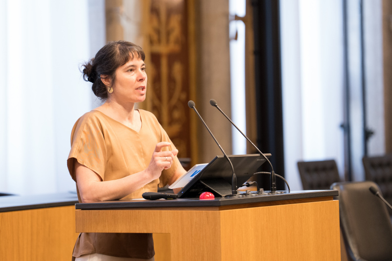 Vortrag: "Digitale Daseinsvorsorge: Gemeinwohlorientiert, demokratisch, souverän" Maria Rost (Bereichsleiterin Digitales, Verband kommunaler Unternehmen)
