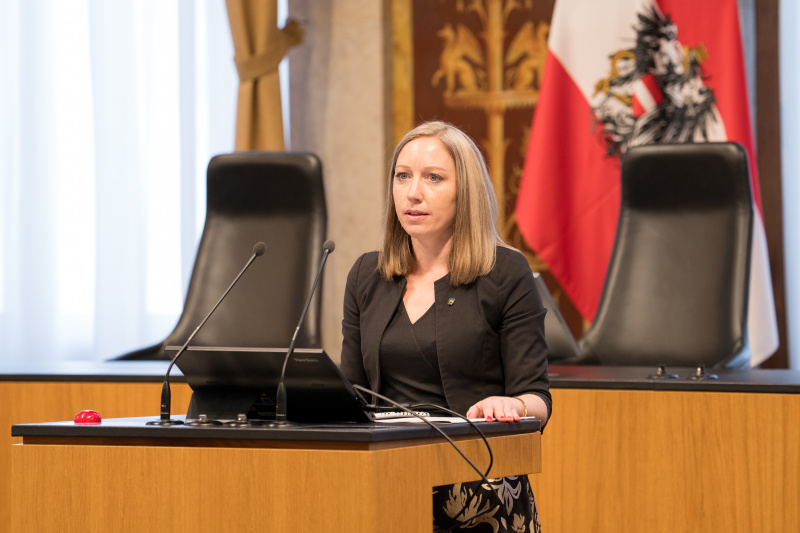 Vortrag: "Digitalität am Beispiel der Gemeinde Neuhaus" Regina Wiedl (Amtsleiterin der Gemeinde Neuhaus)