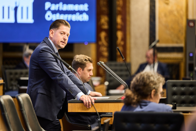 Am Rednerpult Bundesrat Sandro Beer (SPÖ)