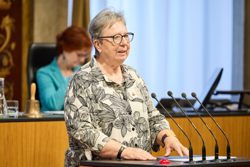 Am Rednerinnenpult Bundesrätin Klara Neurauter (ÖVP)
