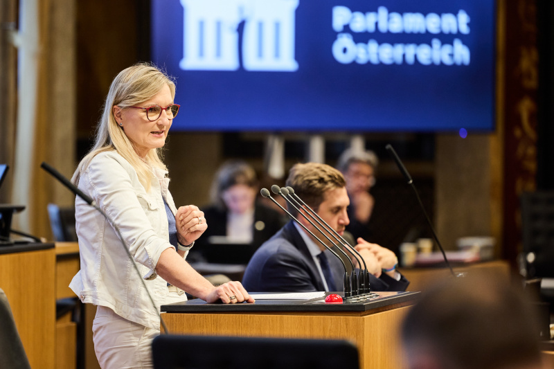 Am Rednerinnenpult Bundesrätin Claudia Hauschildt-Buschberger (GRÜNE)