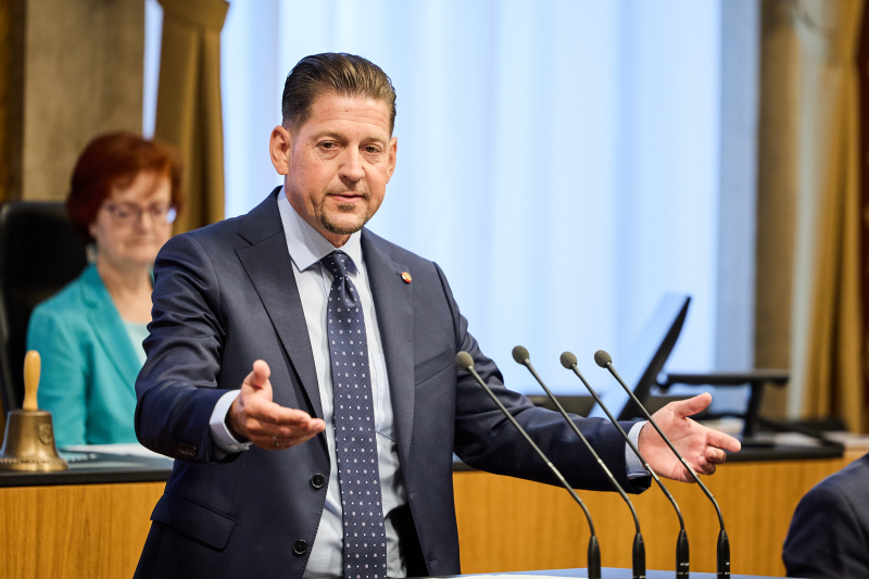Am Rednerpult Bundesrat Sandro Beer (SPÖ)
