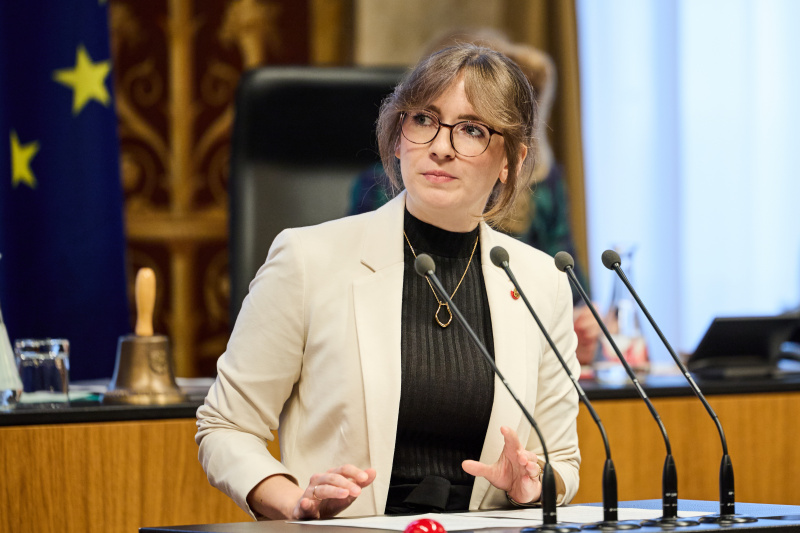 Am Rednerinnenpult Bundesrätin Julia Deutsch (NEOS)