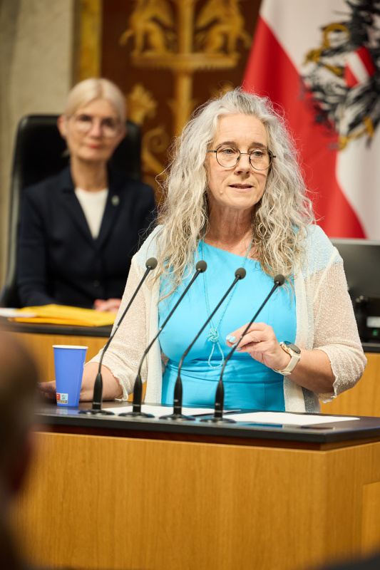 Am Rednerinnenpult Bundesrätin Simone Jagl (GRÜNE)