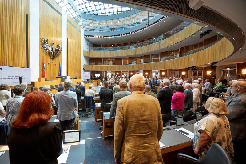 Abspielen der Bundeshymne der Republik Österreich
