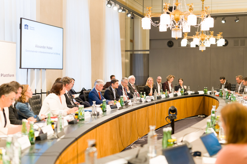 Statement aus dem Bildungsministerium. Am Wort Alexander Huber, Generalsekretär im Bundesministerium für Bildung
