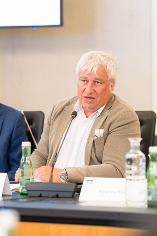 Statements der Vorsitzenden im Volksgruppenbeirat. Am Wort Attila Somogyi, Volksgruppenbeirat Ungarinnen und Ungarn