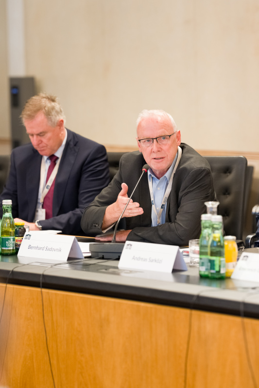 Statements der Vorsitzenden im Volksgruppenbeirat. Am Wort Bernhard Sadovnik, Bürgermeister Gemeinde Globasnitz