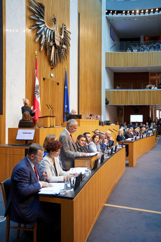 Regierungsbank. Budgetrede Finanzminister Markus Marterbauer (SPÖ)