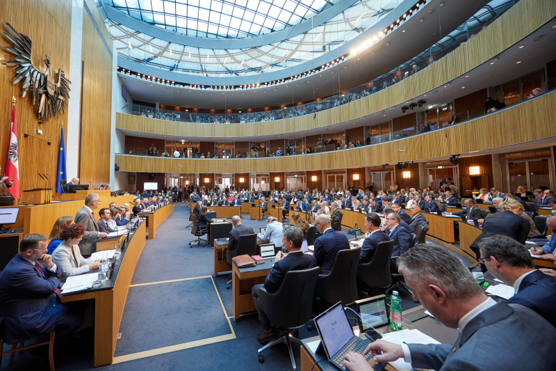 Regierungsbank. Budgetrede Finanzminister Markus Marterbauer (SPÖ)