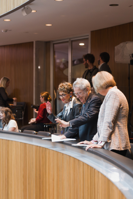Besuch anlässlich der Budgetrede. Von links: Seniorenbundpräsidentin Ingrid Korosec, Bundespräsident a. D. Heinz Fischer, Rechnungshofpräsidentin Margit Kraker