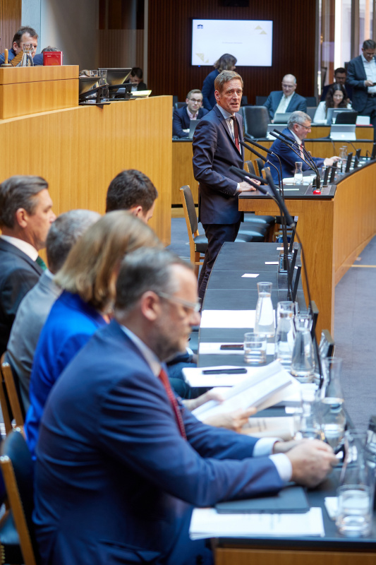 Am Rednerpult: Nationalratsabgeordneter Kai Jan Krainer (SPÖ)