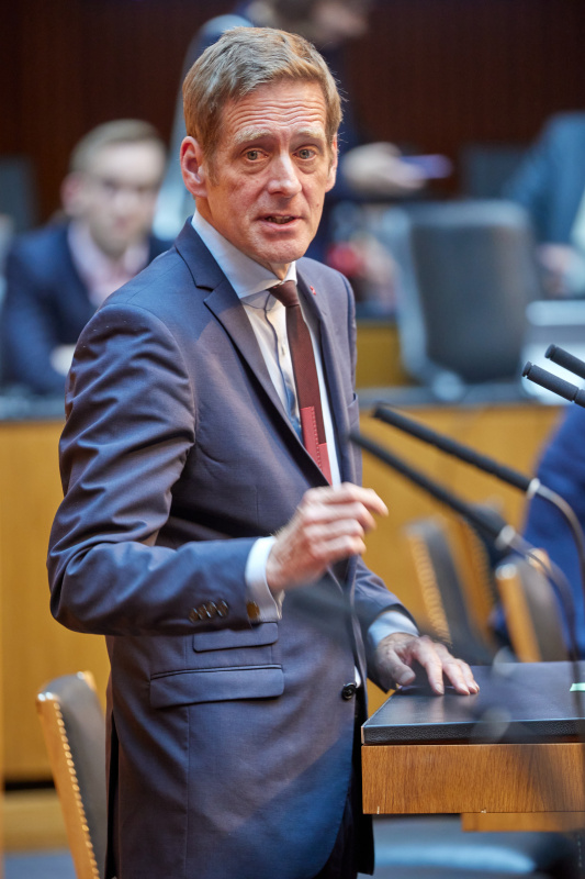 Am Rednerpult: Nationalratsabgeordneter Kai Jan Krainer (SPÖ)