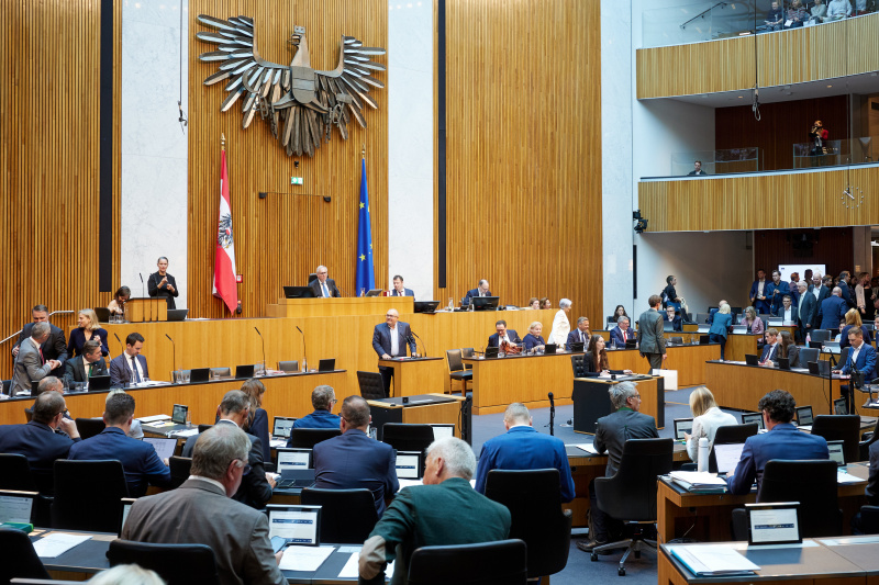 Am Rednerpult: Nationalratsabgeordneter Arnold Schiefer (FPÖ)