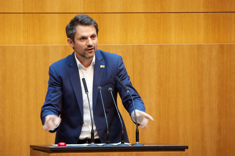 Am Rednerpult: Nationalratsabgeordneter Jakob Schwarz (GRÜNE)