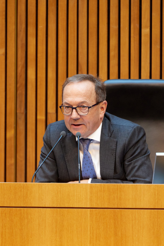Zweiter Nationalratspräsident Peter Haubner (ÖVP) am Präsidium