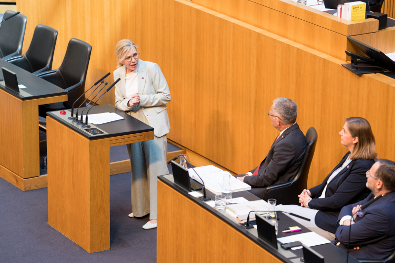 Am Wort: Klubobfrau Leonore Gewessler (GRÜNE)