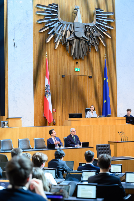 Blick Richtung Regierungsbank