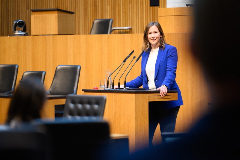 Grußworte. Am Wort: Europa-, Integrations- und Familienministerin Claudia Bauer (ÖVP)