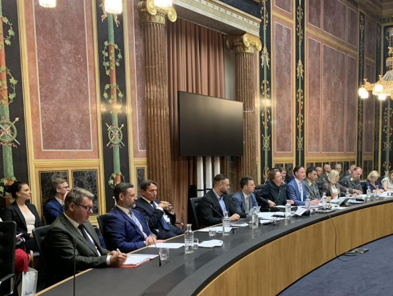 Der Landesverteidigungsausschuss hat den Jahresbericht 2025 der Parlamentarischen Bundesheerkommission in öffentlicher Sitzung am 9. Juni 2026 einstimmig zur Kenntnis genommen