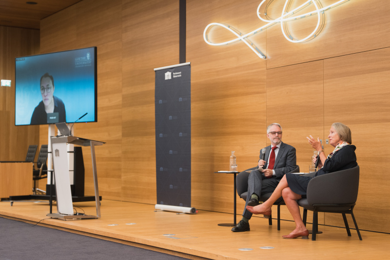 Discussion. On screen: Sabine Müller-Mall (Goethe University Frankfurt), On podium: Christoph Konrath (Parliamentary Administration), Ute Frevert (Max Planck Institute for Human Development)