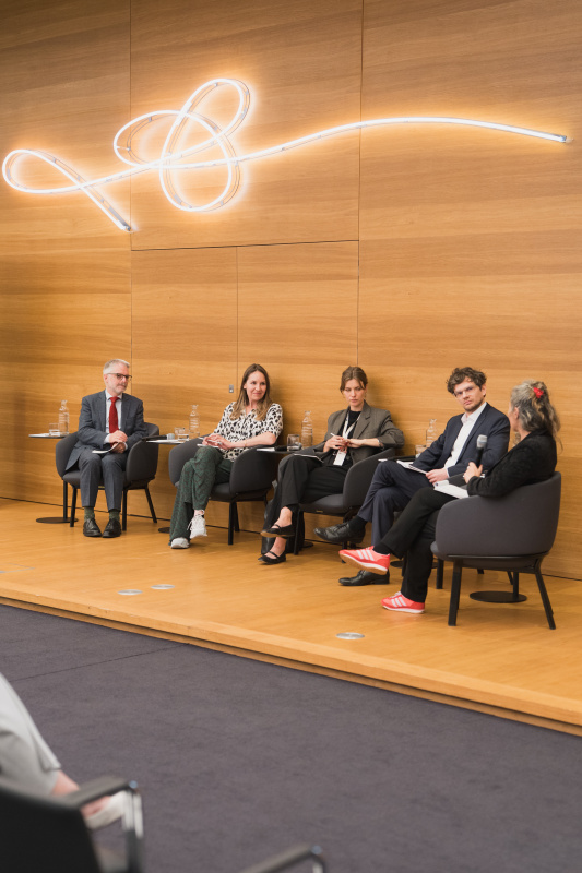 Panel III. "Evidence, rationality, knowledge and reasoning versus emotions?"