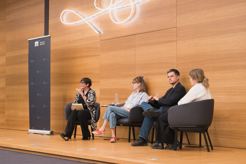 Panel discussion. From left: Daniela Ingruber (Institute for Strategy Analysis/netPOL), Olga Kosanovic (Director, screenwriter and teacher), Georg Renner (Journalist at Datum, Wiener Zeitung, Missing Link),  Maria Stopfner (Senior researcher, linguist, University of Innsbruck)