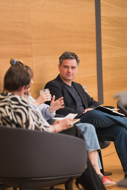 Panel discussion. Moderation: Daniela Ingruber (Institute for Strategy Analysis/netPOL), Olga Kosanovic (Director, screenwriter and teacher), Georg Renner (Journalist at Datum, Wiener Zeitung, Missing Link),  Maria Stopfner (Senior researcher, linguist, University of Innsbruck)
