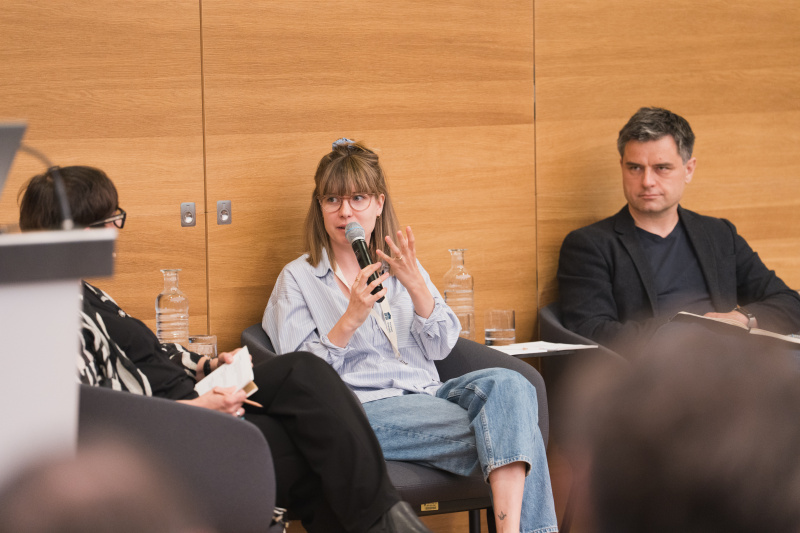 Panel discussion. Moderation: Daniela Ingruber (Institute for Strategy Analysis/netPOL), Olga Kosanovic (Director, screenwriter and teacher), Georg Renner (Journalist at Datum, Wiener Zeitung, Missing Link),  Maria Stopfner (Senior researcher, linguist, University of Innsbruck)