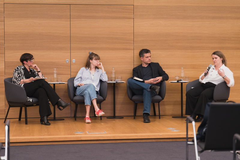 Panel discussion. From left: Daniela Ingruber (Institute for Strategy Analysis/netPOL), Olga Kosanovic (Director, screenwriter and teacher), Georg Renner (Journalist at Datum, Wiener Zeitung, Missing Link),  Maria Stopfner (Senior researcher, linguist, University of Innsbruck)