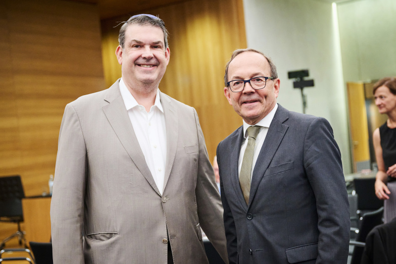 Von links: Präsident der Israelitischen Kultusgemeinde Oskar Deutsch, Zweiter Nationalratspräsident Peter Haubner (ÖVP)