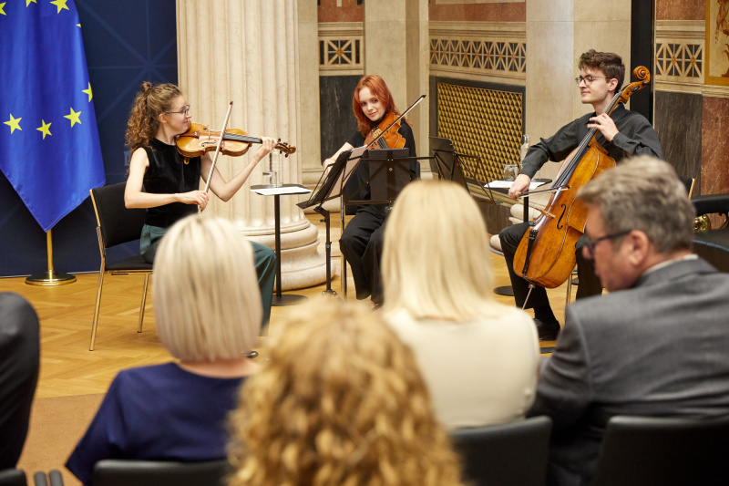 Musikalische Umrahmung. Fiore Despina Streit - Violine, Johanna Hechwartner - Viola, Jonathan Gerstner - Cello