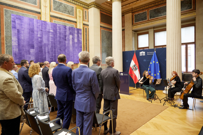Darbietung der Bundeshymne und Europahymne