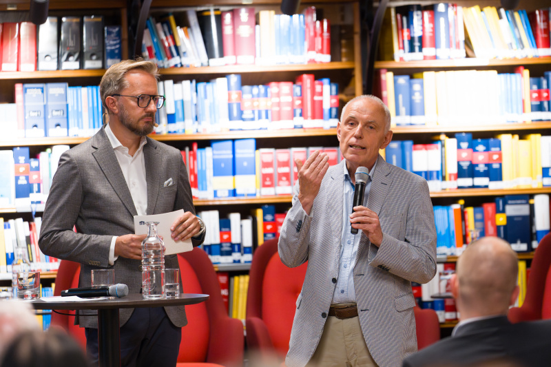 Impulsgespräch. Von links: Thomas Kassl (Moderation), Karl Hanzl (Vorsitzender im Volksgruppenbeirat für die tschechische Volksgruppe Volksgruppe)