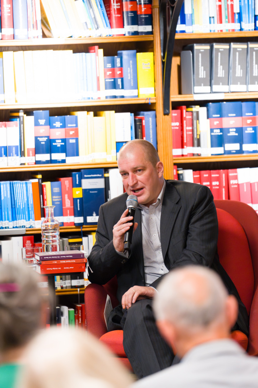 Podiumsdiskussion und Lesung. Ondřej Cikán (Autor, Übersetzer und Verleger, Ketos Verlag)