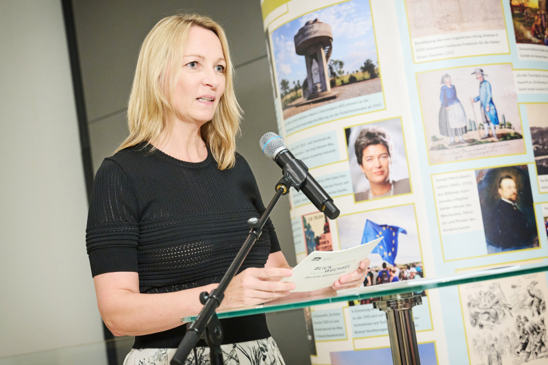 Begrüßung Susanna Enk (Leiterin des Dienstes 5 -Demokratikum)