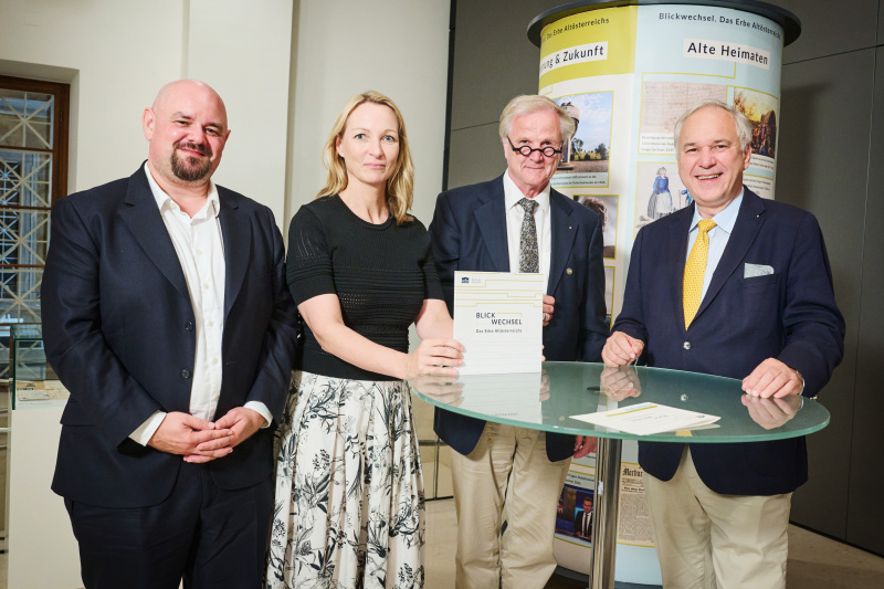 Von links: Kurator Florian Kührer-Wielach, Susanna Enk, Nationalratspräsident Walter Rosenkranz (FPÖ), Rüdiger Stix