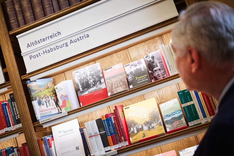 Sonderberich zum Thema Altösterreich  in der Bibliothek. Nationalratspräsident Walter Rosenkranz (FPÖ)