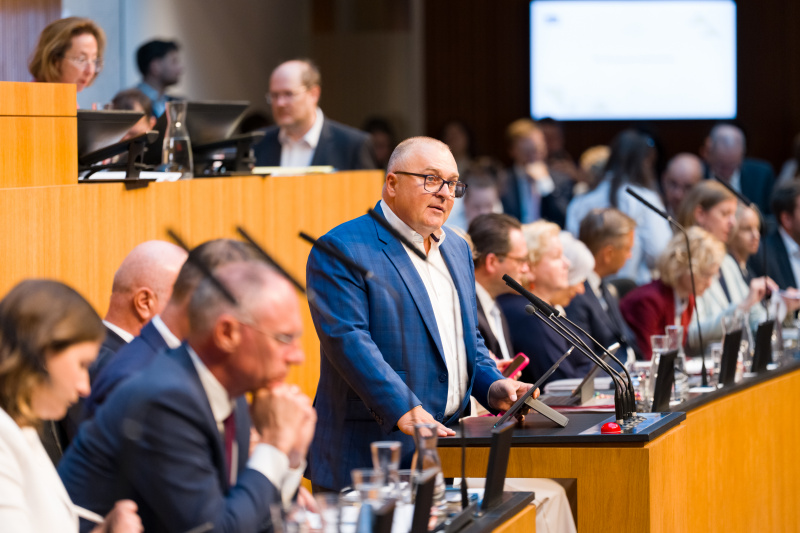 Nationalratsabgeordneter Arnold Schiefer (FPÖ) am Wort