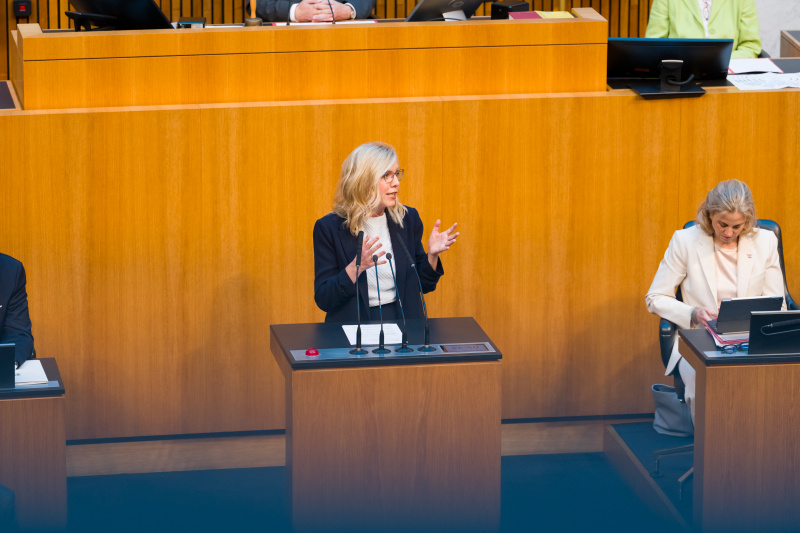 Klubobfrau Leonore Gewessler (GRÜNE) am Wort