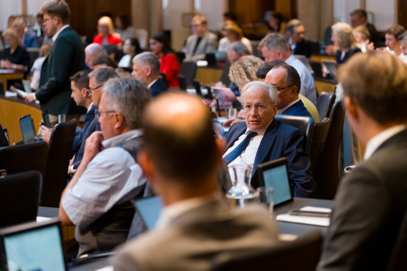 Blick ins Plenum. Nationalratsabgeordneter Rudolf Taschner (ÖVP)