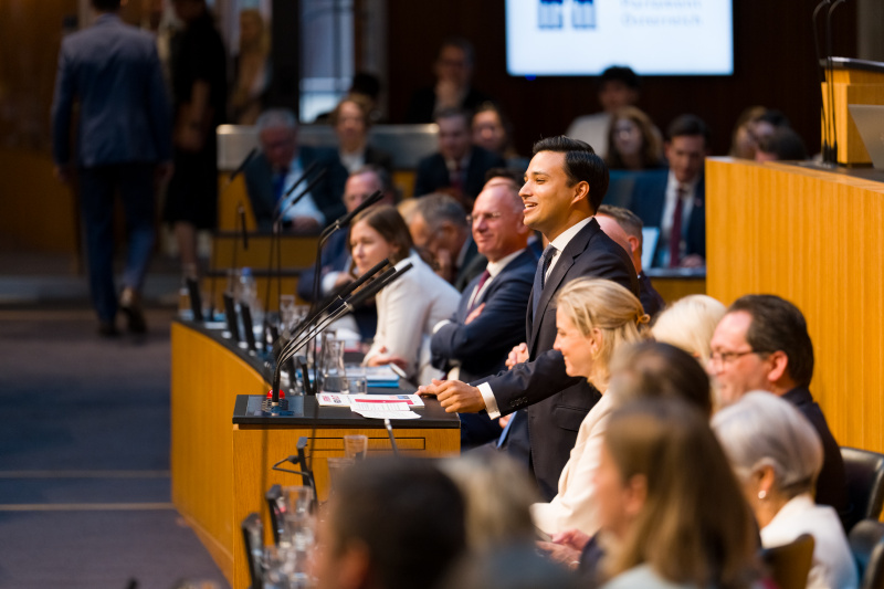 Klubobmann Yannik Shetty (NEOS) am Wort