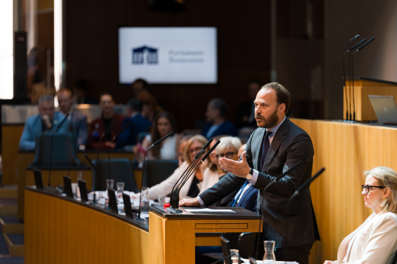 Nationalratsabgeordneter Nikolaus Scherak (NEOS) am Wort