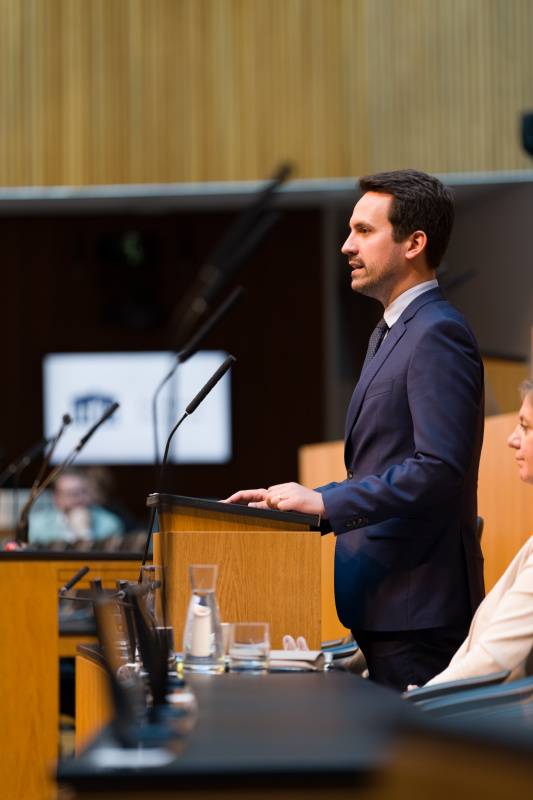 Bildungsminister Christoph Wiederkehr (NEOS) am Wort