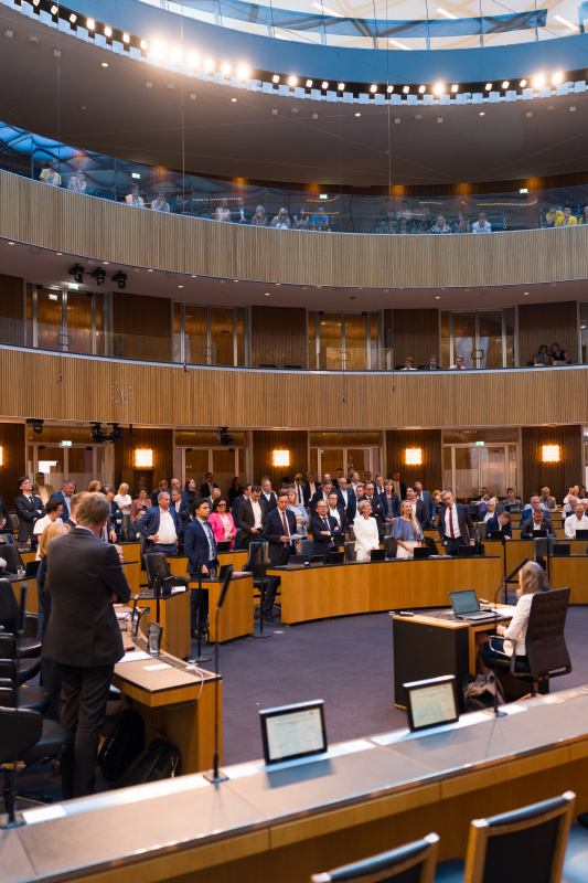 Blick ins Plenum - Abstimmung über das Doppelbudget 2027/2028