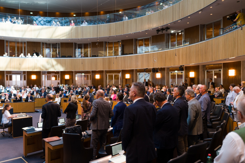 Blick ins Plenum - Abstimmung über das Doppelbudget 2027/2028