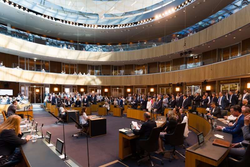 Blick ins Plenum - Abstimmung über das Doppelbudget 2027/2028