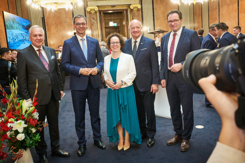 Von links: Nationalratspräsident Walter Rosenkranz (FPÖ), Landeshauptmann von Vorarlberg Markus Wallner, Bundesratspräsidentin Christine Schwarz-Fuchs (ÖVP), Bundeskanzler Christian Stocker (ÖVP), Landwirtschaftsminister Norbert Totschnig (ÖVP)